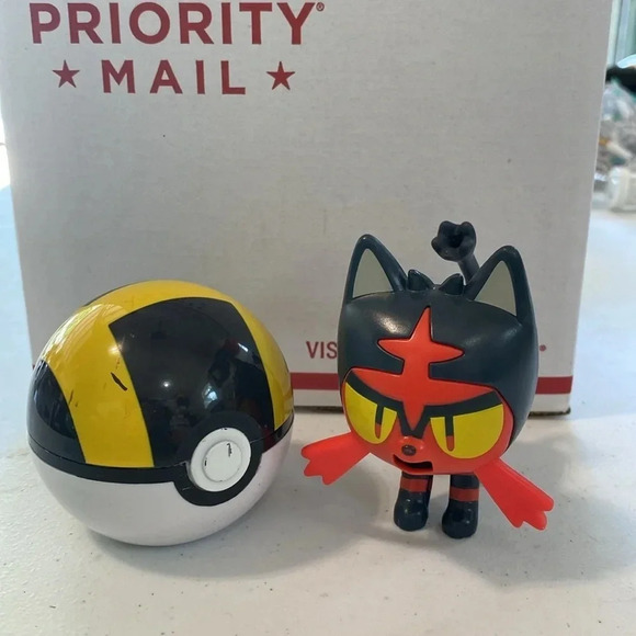 Pokémon Toys - 5 figures, belt clip pokeball, book & Pikachu stuffed animal - Picture 9 of 13